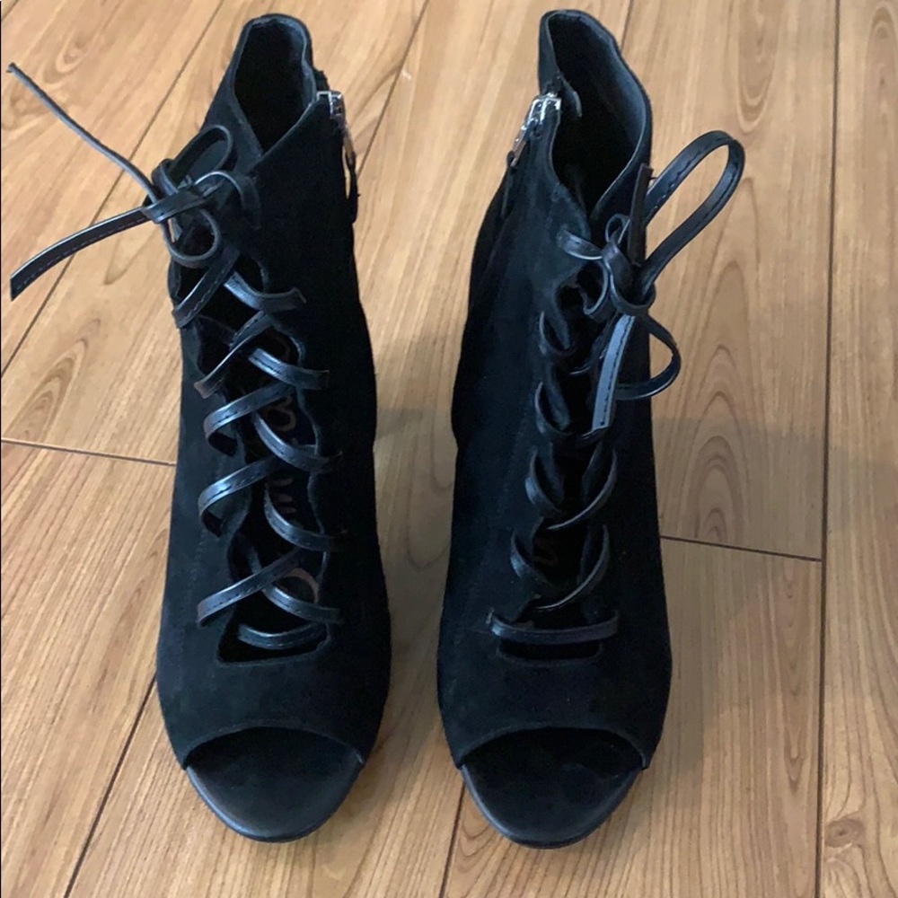 Sam Edelman lace up heel